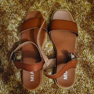 Mia sandals